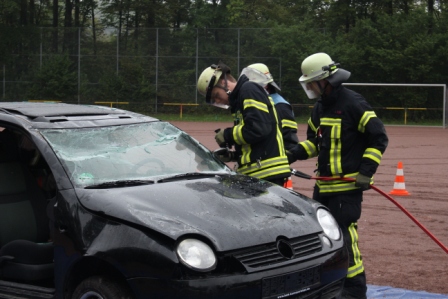 Schauübung Technische Hilfeleistung auf dem Sportplatz Neuwirtshaus